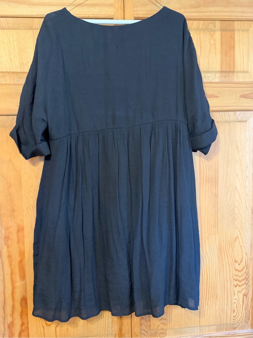 Chic Soul Black Pleated V-Neck Tunic Top - Picture 7 of 9